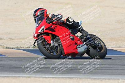 media/Nov-16-2025-Race Pace (Sun) [[8c5fa54630]]/Verified Riders/1-Turns 9 and 10 (925am)/